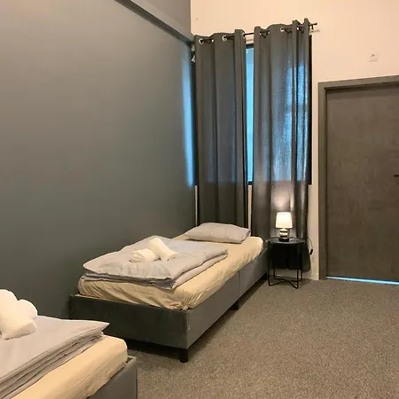 Hostel St48 *